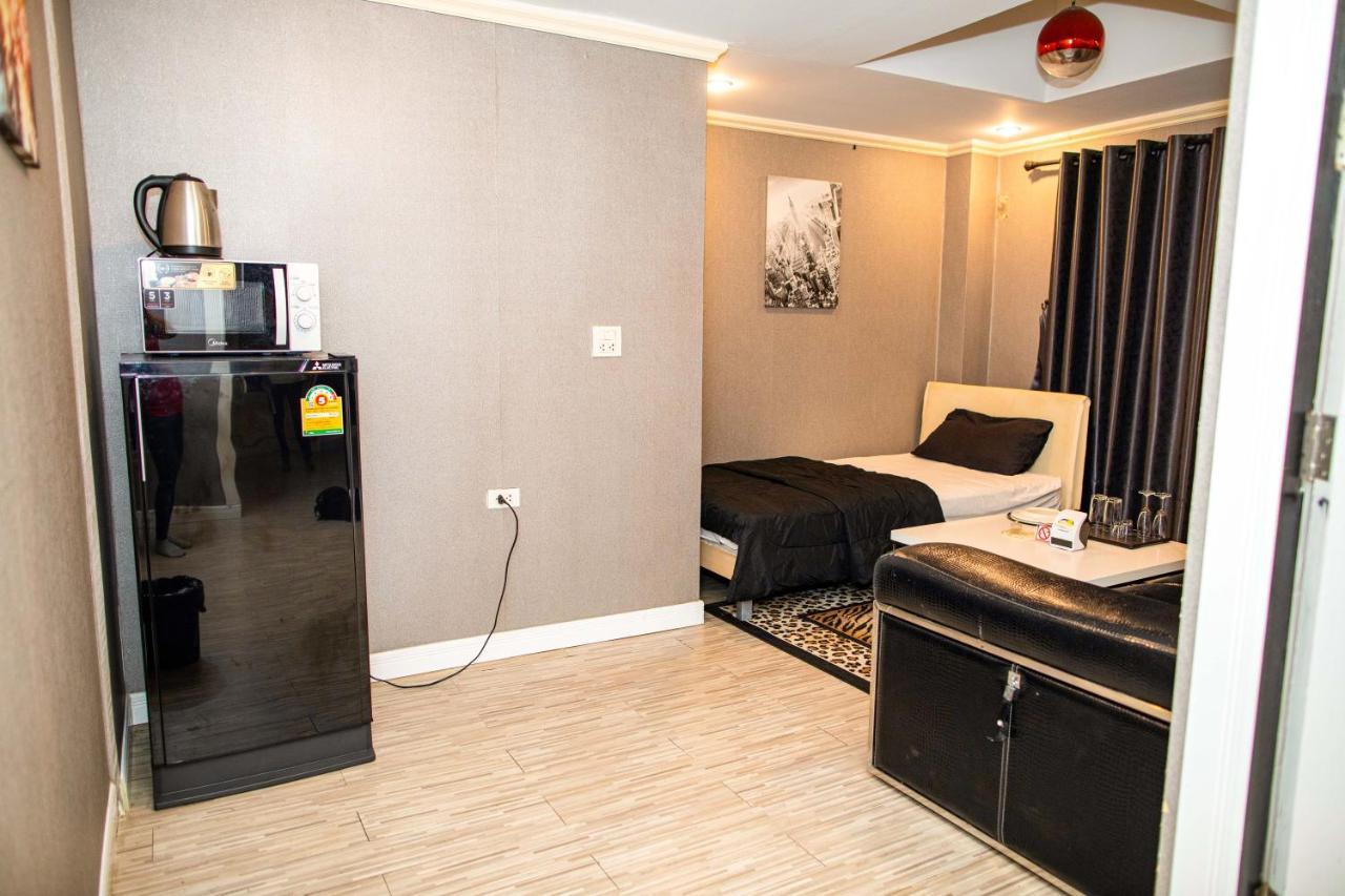 Merry Inn Suites Pattaya Esterno foto