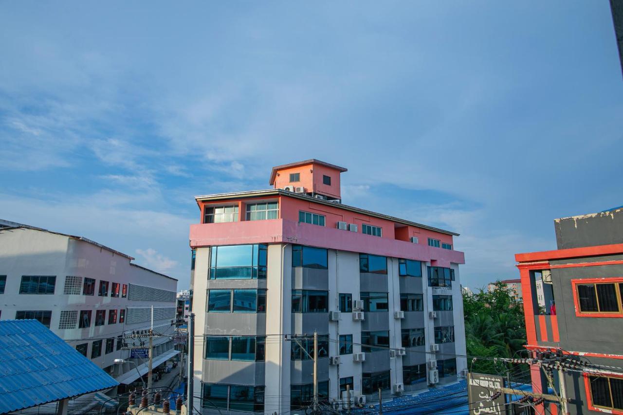 Merry Inn Suites Pattaya Esterno foto